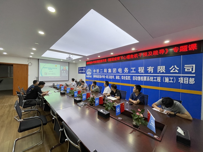 1632476603194933.jpg 全体员工观看直播课.jpg