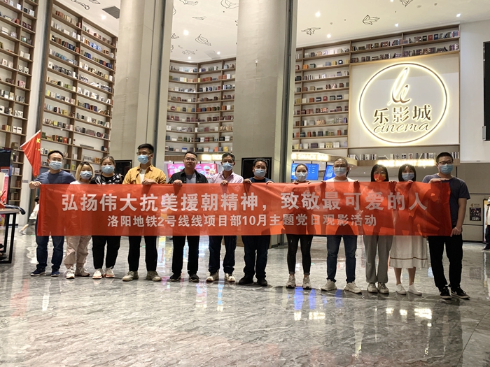 1633934858907540.jpg 图:合影留念.JPG