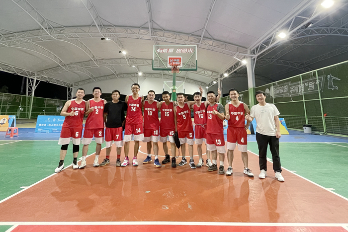 1635748764319726.jpg 图三:胜利后的合影_副本.jpg