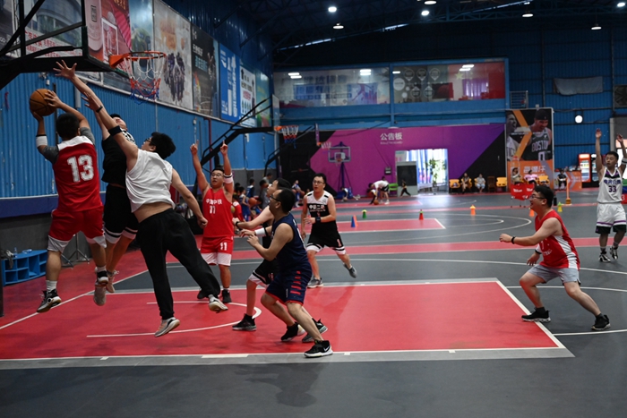 1637573542128621.jpg 场上激情碰撞.JPG