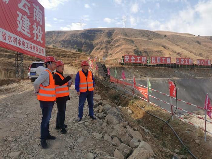 1637805646803876.jpg 现场指导.jpg