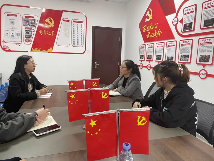 1639129471900612.jpg 女职工代表座谈会.jpg