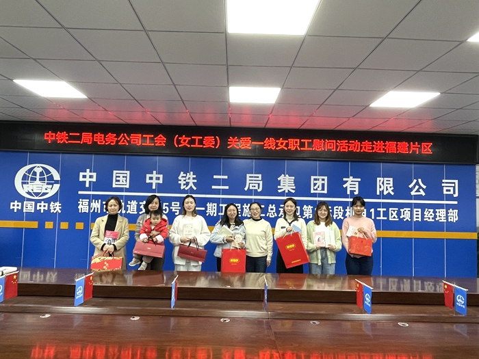 1639129485326396.jpg 慰问现场.jpg