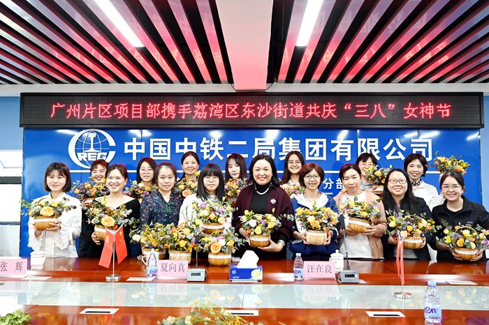 1646739364137215.jpg 图2:活动合影_副本.jpg