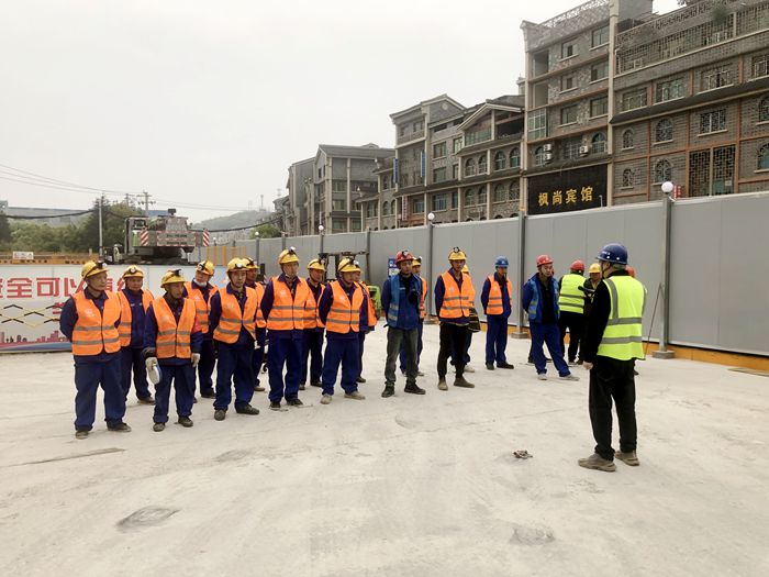 图一 现场安全讲话_副本.jpg