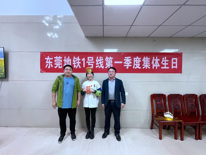 1648691203105888.jpg 工会主席和项目经理的慰问_副本.jpg