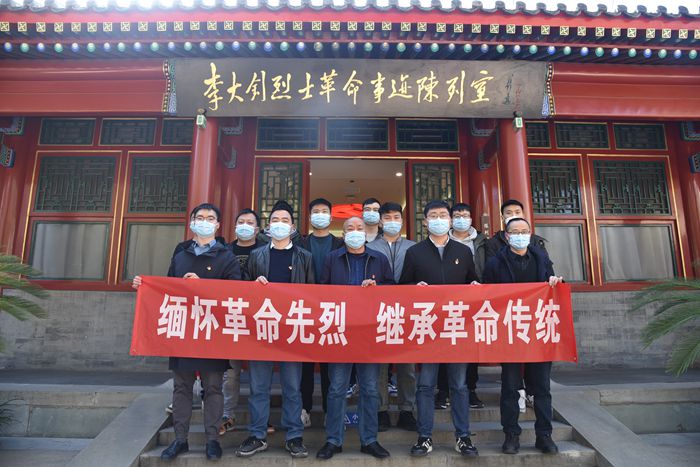 1649231993285300.jpg 合影_副本.jpg