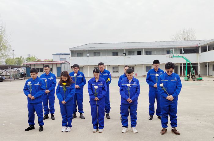 1649233680464269.jpg 图2:全体默哀_副本.jpg