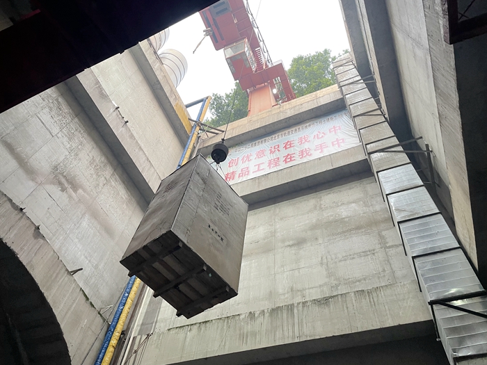 现场吊装 - 副本.jpg