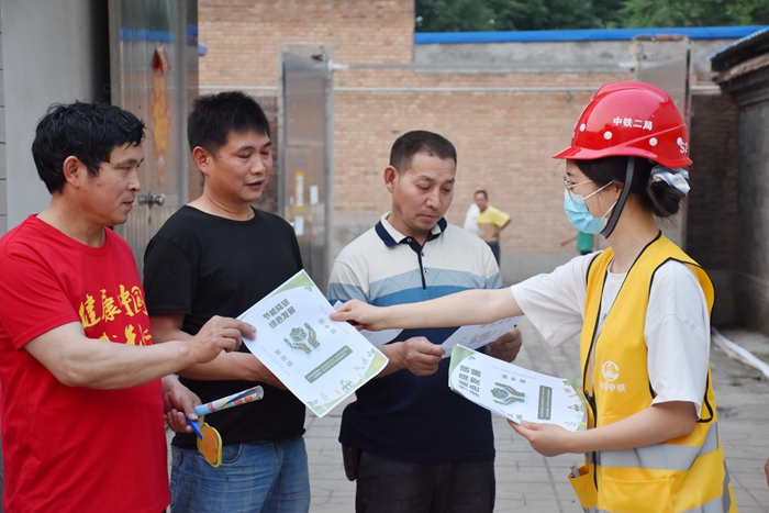 图2：开展安全生产咨询日活动 - 副本.JPG