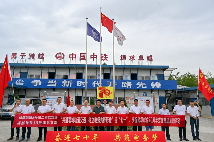 1656644491102402.jpg 图1:合影_副本.jpg