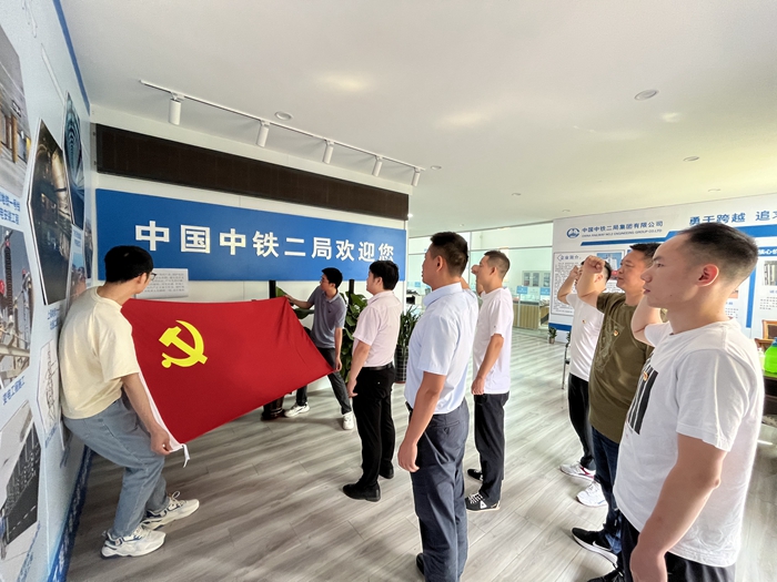 1656645303249110.jpg 图:宣誓现场 - 副本.jpg