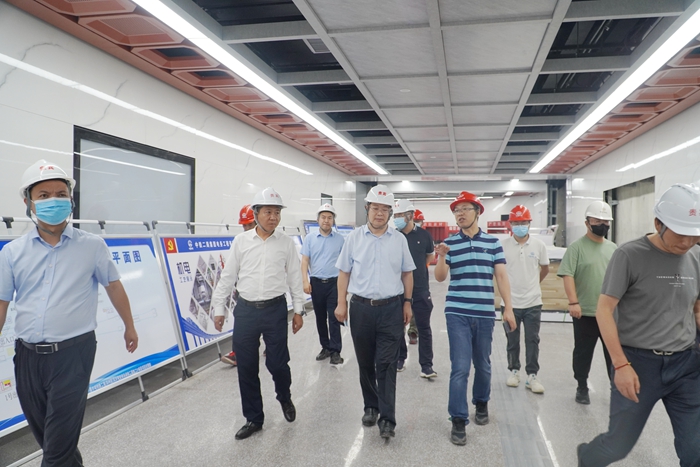 附件1：郑州地铁集团领导视察工地现场 - 副本.JPG