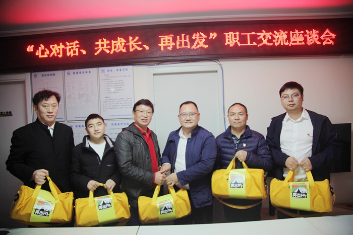 1681199245105526.jpg 发放定制纪念品 - 副本.JPG