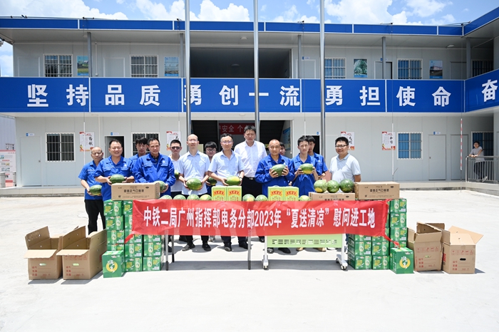 1689574562708819.jpg 图1:慰问合影_副本.jpg