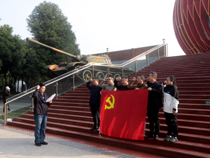 机电器材分公司重温入党誓词合影.jpg