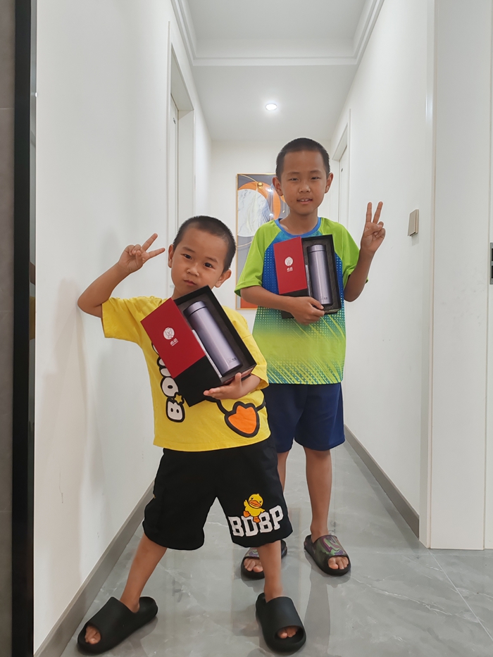 1716945613590525.jpg 图:收到心爱的礼物.jpg