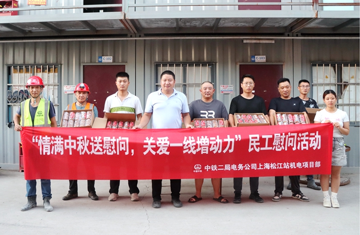 图：慰问现场.JPG