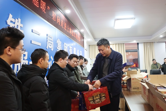 图：慰问现场3.JPG